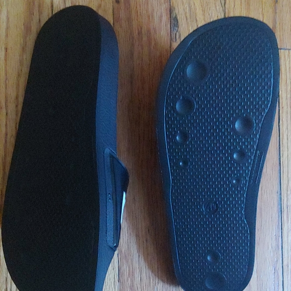 MOSCHINO designer slides new with tags - Picture 5 of 5